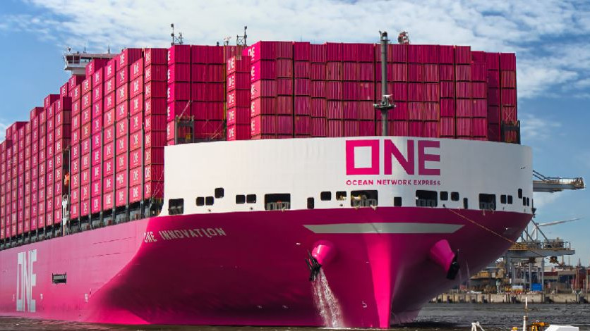 Nuovo comandante a bordo del ponte principale della ONE Ocean Network ...